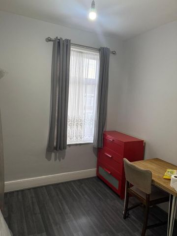 House share to rent - Photo 3