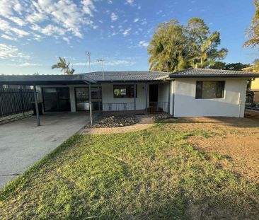 Perfect Location - beautifully renovated home. Family dream - Photo 1