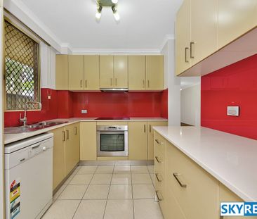 'Superb, Large, Villa Style Home Unit in Top Location' - Photo 2