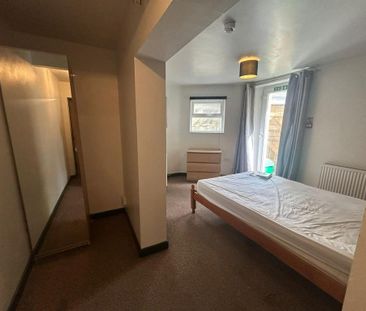 3 bedroom flat to rent - Photo 3