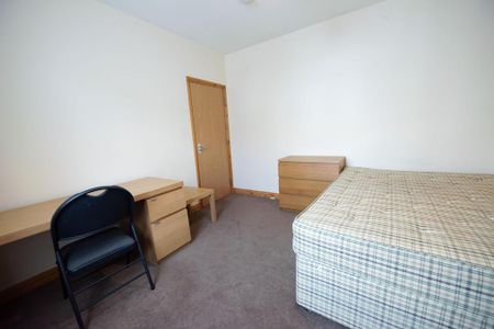 6 bedroom terraced house to rent - Photo 2