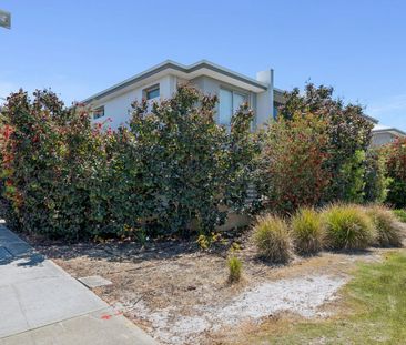 STUNNING 2 BEDROOM APARTMENT! - Photo 2