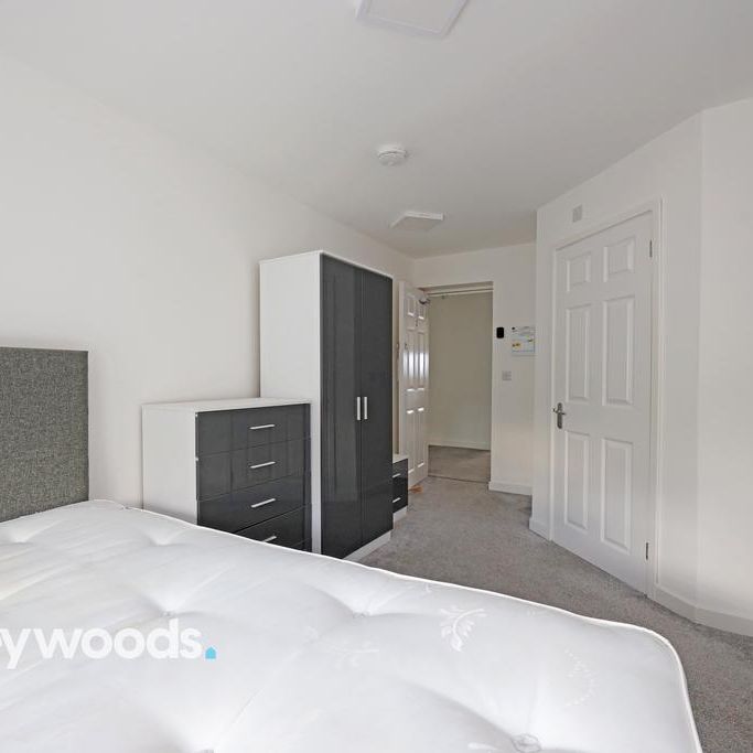 4 bedroom house of multiple occupation to rent - Photo 1