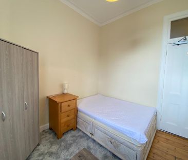 3 bedroom flat to rent - Photo 5
