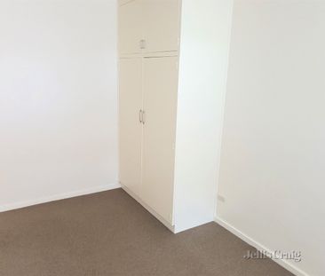 2/41 Rossmoyne Street, Thornbury - Photo 2