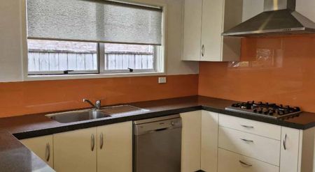 Spacious home in Merrilands - Photo 4