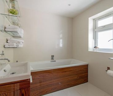 4 bedroom terraced house to rent - Photo 1