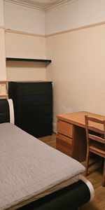 Room in a Shared House, Galpins Road, CR7 - Photo 3