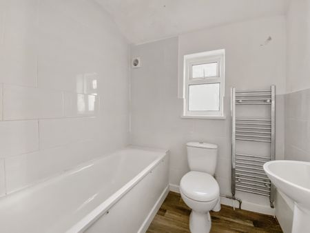 Second Floor Front, Flat 2 85 Angus Street, Cardiff CF24 3LX - Photo 3