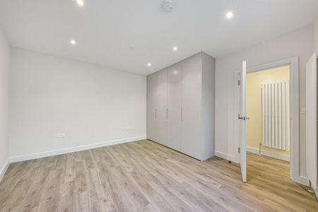 4 bedroom flat to rent - Photo 5