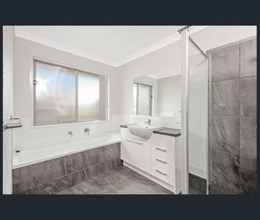 102 Steiner Street, Baringa - Photo 2