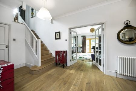 6 bedroom detached house to rent - Photo 2