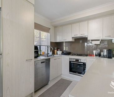 Modern & Low-Maintenance Living in Prime Runcorn Location - Photo 5