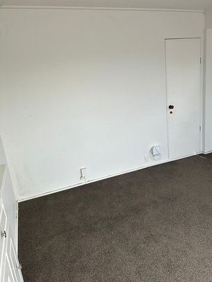 Charming Karori 1BR Flat w/ Garage - Photo 1