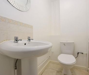 3 bedroom semi-detached house to rent - Photo 6