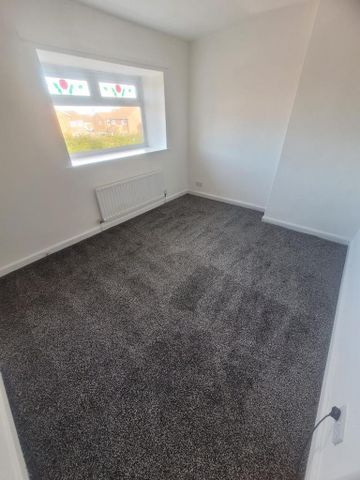 2 bedroom semi-detached house to rent - Photo 5