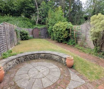 Connaught Road, Woking, Surrey, GU24 - Photo 5