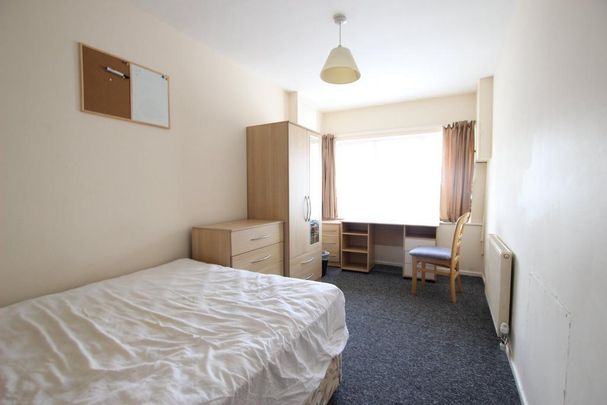 5 bedroom semi-detached house to rent - Photo 1