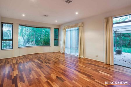 Spacious home in prestigious & peaceful Krantzcke Circuit - Photo 5