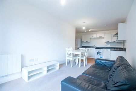 2 bedroom flat to rent - Photo 4