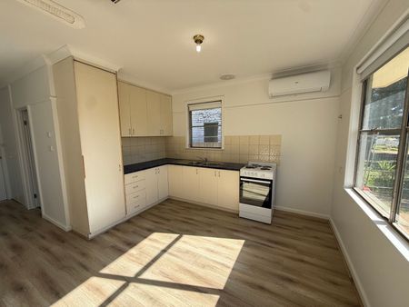 Freshly Renovated 3 Bedroom Home - Photo 4