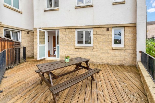 3 bedroom flat to rent - Photo 1