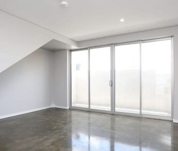 Modern One Bedroom Apartment, Heart of Yarraville Village - Photo 1