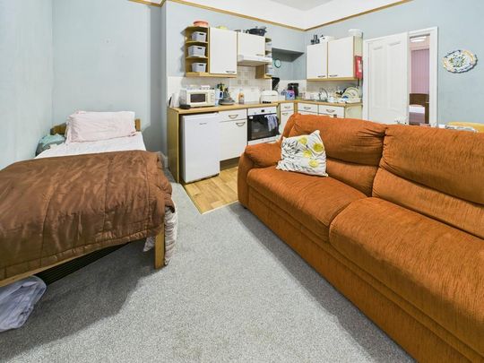 1 bedroom flat to rent - Photo 1