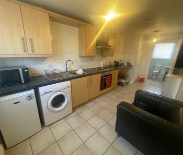 1 Stokes Close, LE8 4GP, Blaby - Photo 4