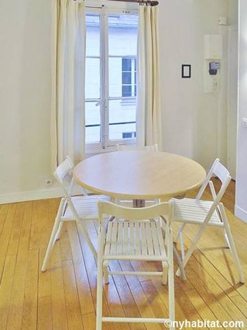 Logement à Paris, Location meublée - Photo 2