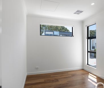 Open the Door to Top end townhouse in Tonsley - Photo 4