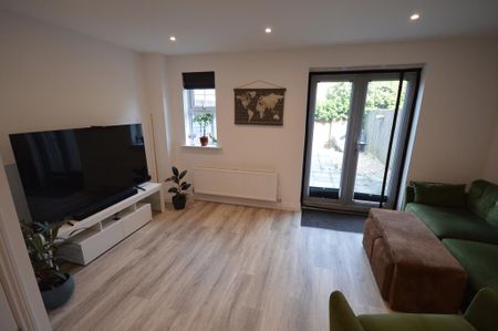 4 bedroom townhouse to rent - Photo 3
