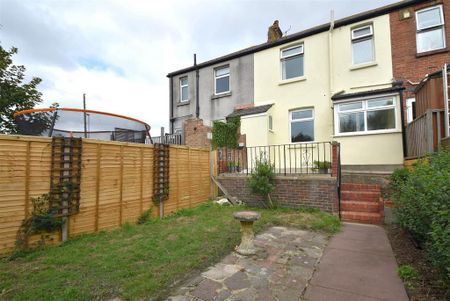 3 bedroom terraced house to rent - Photo 2