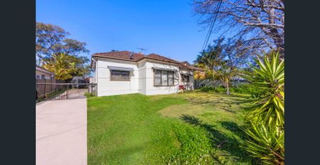 Charming Cottage-Style Home - 6 Month Lease - Photo 2