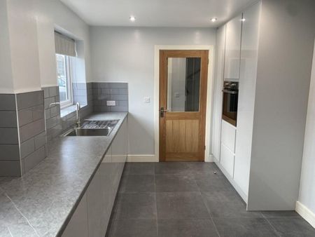 4 BED Link detached house To rent - Photo 5