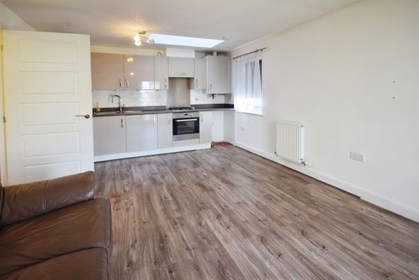 2 bedroom mews house to rent - Photo 1