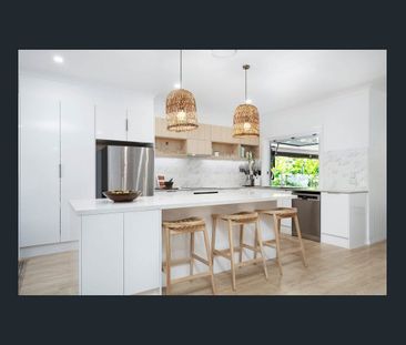 Stylish Family Retreat in Prime Noosaville Location – Pool, Solar &... - Photo 5