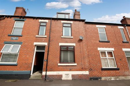 3 Bedroom House - Terraced To Let - Photo 5