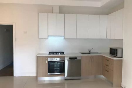 1/110 New Canterbury Road, Petersham - Photo 3