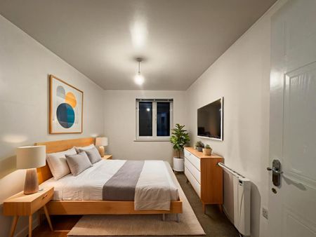 2 bedroom flat to rent - Photo 2