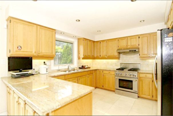 For Lease - 347 Fern Avenue Unit# 2flr Rm, Richmond Hill, Ontario - Photo 1