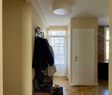 Na prenájom priestranný a elegantný staromestský byt – Fotografia 5