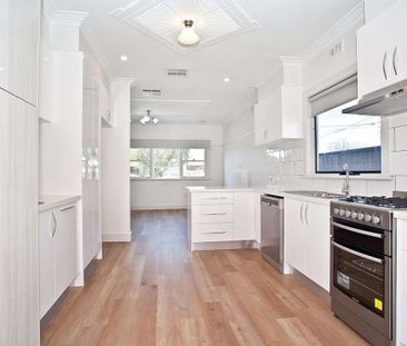 Fully renovated - Photo 6