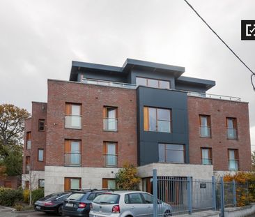 Bright room to rent in modern 2-bedroom flat in Dakley - Photo 1