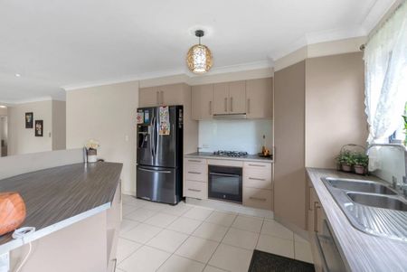 SENSATIONAL LIVING SPACE....SIZE & QUALITY - Photo 4
