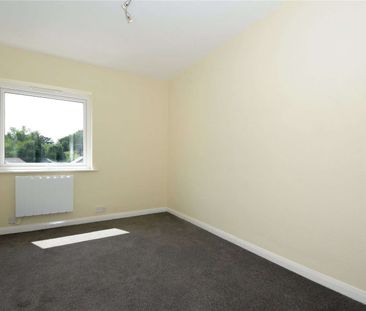 First floor maisonette set over two floors offering three bedrooms ... - Photo 3