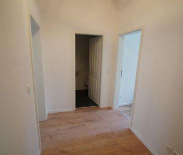 * frisch renoviert * 2-Raum Wohnung mit Balkon in guter Lage * - Photo 5