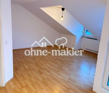 Helle 2-Zimmer-Dachgeschosswohnung mit Balkon & Einbauküche in Ingo... - Photo 1