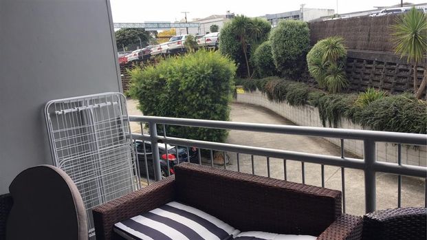 Great Onehunga Apartment Living - Photo 1