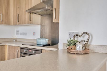 2 bedroom flat to rent - Photo 2